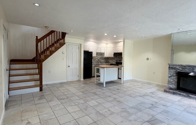 2 beds, 2.5 baths, 1,550 sqft, $2,850, Unit Unit 44