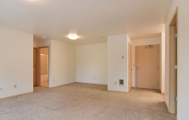 2 beds, 1 bath, $1,600, Unit 13