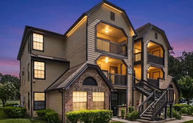 1/1 Condo in Gated Lakefront Community of Altamonte Springs!