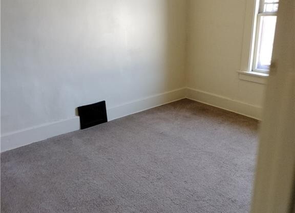 14 E EVERGREEN AVE