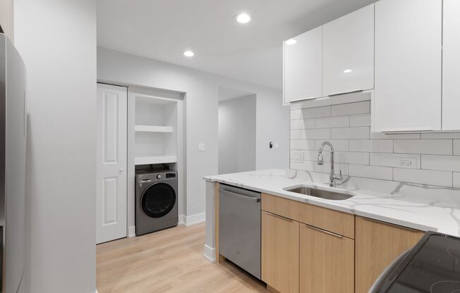 3 beds, 1.5 baths, 881 sqft, $2,600, Unit 1303-4W