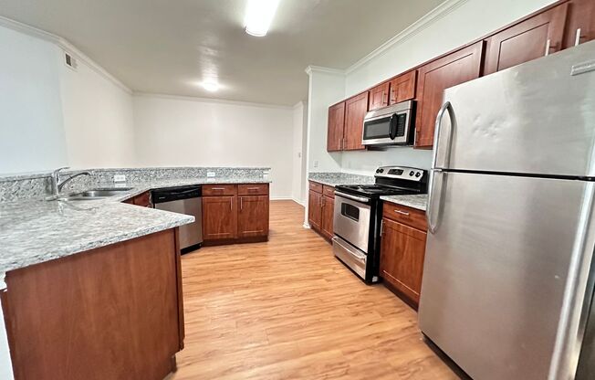 2 beds, 2 baths, $1,595, Unit Unit 411