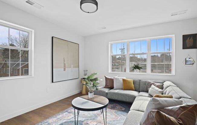 1 bed, 1 bath, 747 sqft, $1,420, Unit 210