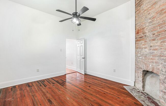 1 bed, 1 bath, $1,095, Unit 2122 New Orleans St