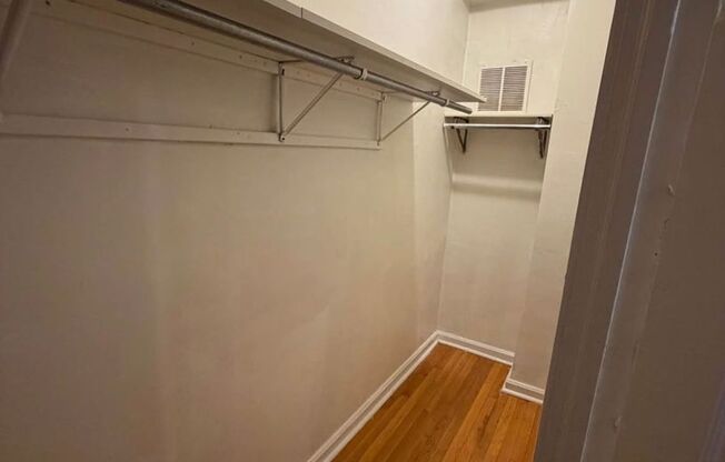 Studio, 1 bath, $1,100, Unit 209