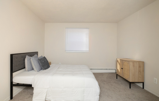 2 beds, 1 bath, 810 sqft, $2,500, Unit B-5