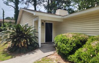 2bd/2ba Townhome in Georgetown with walk in closets and washer and dryer included!