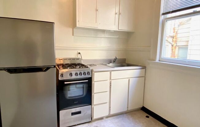 Studio, 1 bath, 400 sqft, $1,750, Unit 14