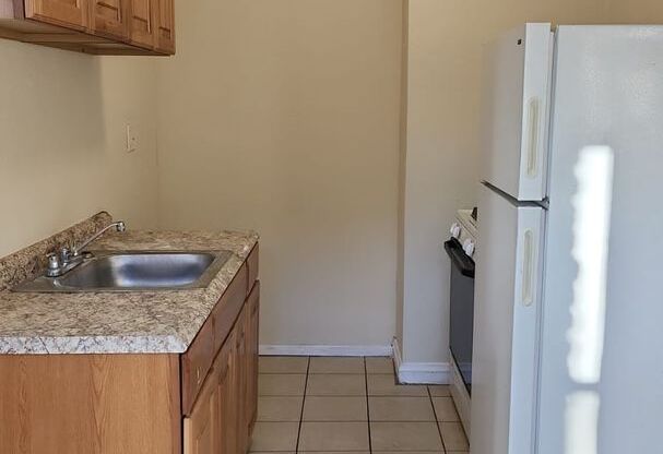 1 bed, 1 bath, 575 sqft, $700, Unit 1