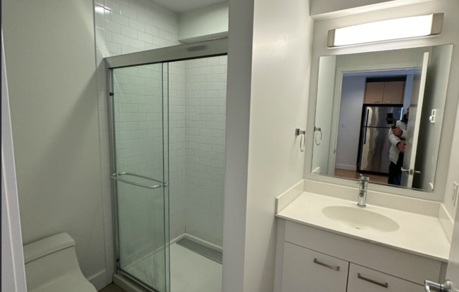 1 bed, 1 bath, $3,400, Unit 105