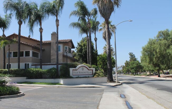 ELEGANT REMODELED TOWNHOME WITH SPACIOUS PATIO RIVERSIDE/CORONA