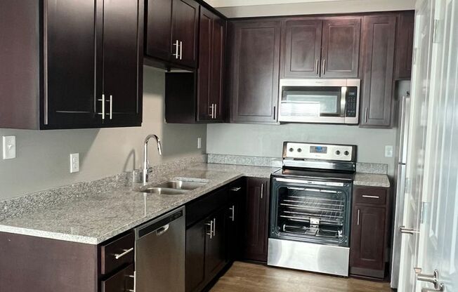 1 bed, 1 bath, 675 sqft, $1,160, Unit X201