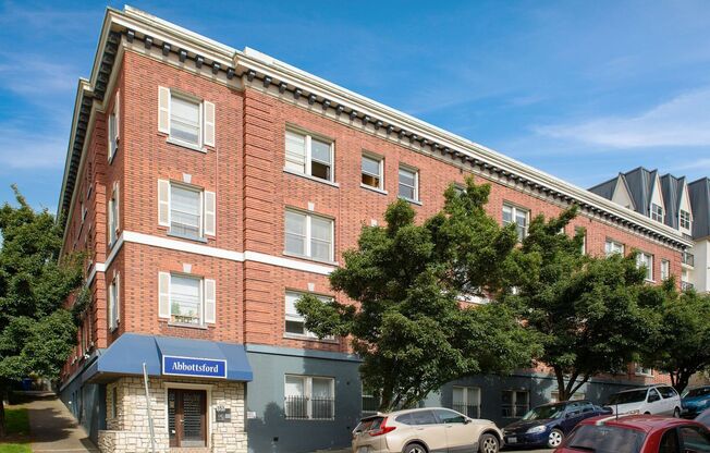 Studio, 1 bath, 400 sqft, $1,195, Unit B07