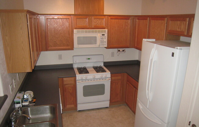 3 beds, 2 baths, $1,600, Unit UNIT 2027