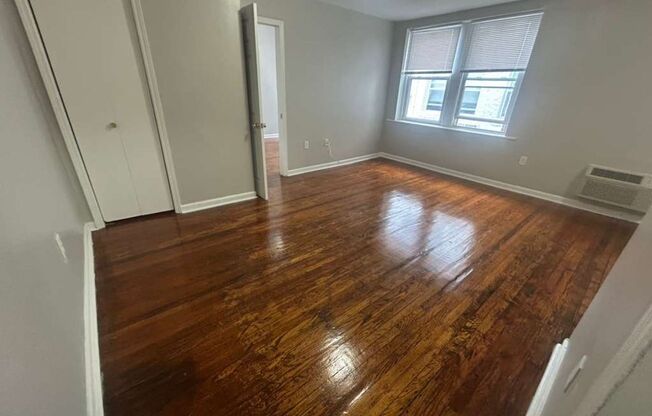 1 bed, 1 bath, 550 sqft, $1,250, Unit B16