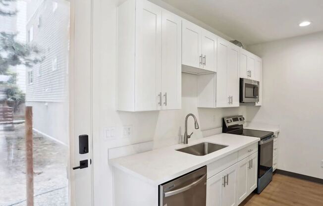 New Construction | 8BR / 4BA Student Housing | Semi-Private Baths | Rooftop Deck | U-District