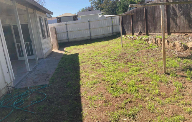 225 LENTO LN