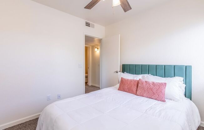 2 beds, 2 baths, 922 sqft, $1,250, Unit 1042