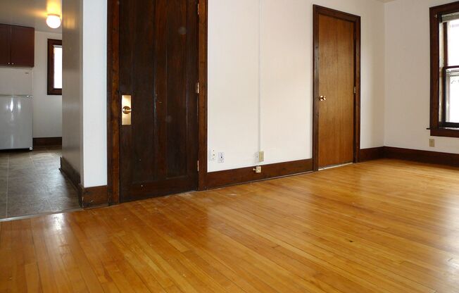 1 bed, 1 bath, 410 sqft, $915, Unit 15 - 35