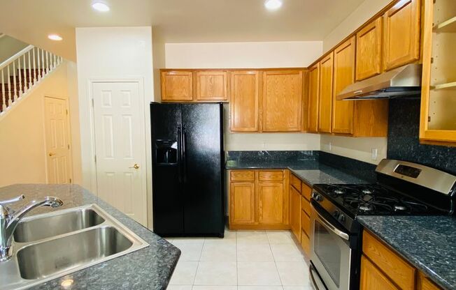 GATED COMMUNITY, BEAUTIFUL 2 STORY HOME! ONE BEDROOM DOWNSTAIRS, LAMINATE WOOD FLOORING THROUGHOUT HOME, CLOSE TO SHOPPING CENTERS! MUST SEE!! HOME TO BE PROFESSIONALLY CLEANED BEFORE MOVE IN.