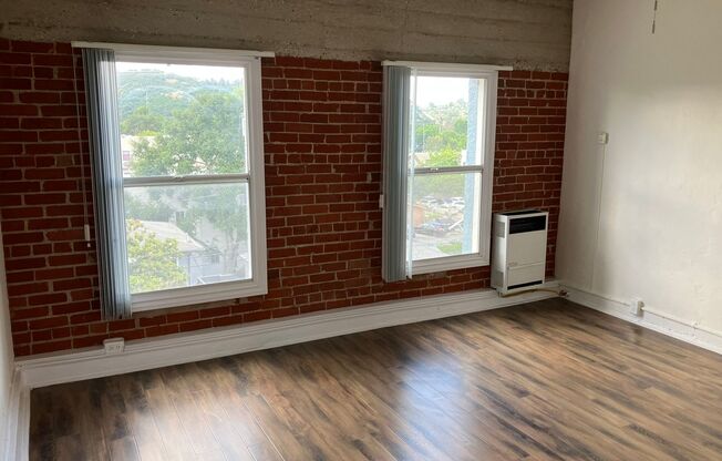 1 bed, 1 bath, $1,799, Unit 402