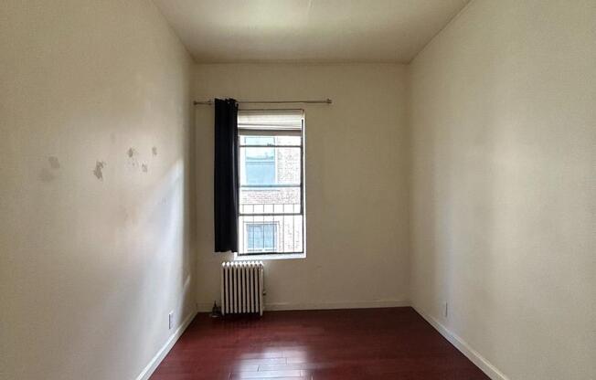 419 W 44 ST