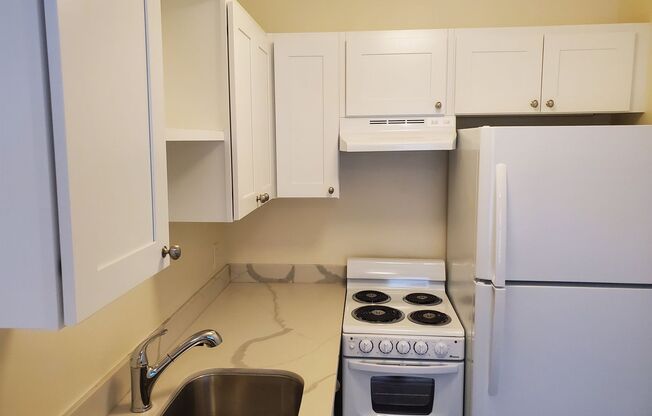 Studio, 1 bath, 429 sqft, $1,365, Unit Unit 306