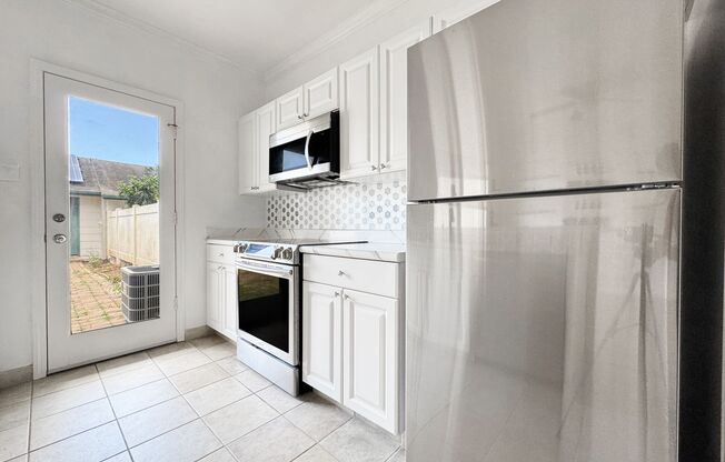 Pet Friendly Ewa Beach Townhouse with Central A/C