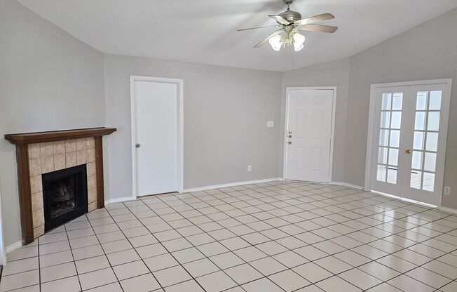 4 Bed 3 Bath Home in Crowley ISD!