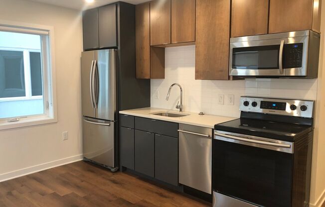 Studio, 1 bath, 435 sqft, $1,375, Unit 305