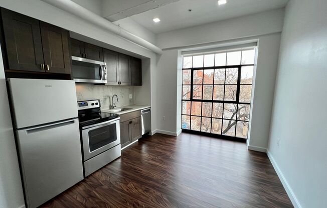 Studio, 1 bath, 403 sqft, $1,404, Unit 304