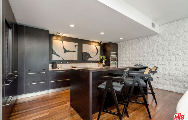 1 bed, 2 baths, 1,400 sqft, $5,500, Unit 10L