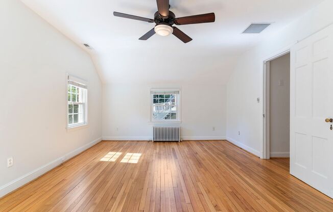 3 beds, 2.5 baths, $5,228