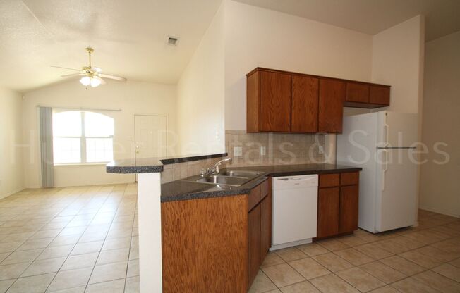 3 beds, 2 baths, $1,150, Unit Unit B