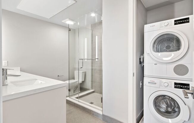 3 beds, 2 baths, 1,015 sqft, $5,400, Unit 202