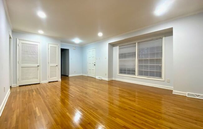Nice quiet neighborhood -3 bed,2 bath brick ranch, fence yard  minutes to Uptown