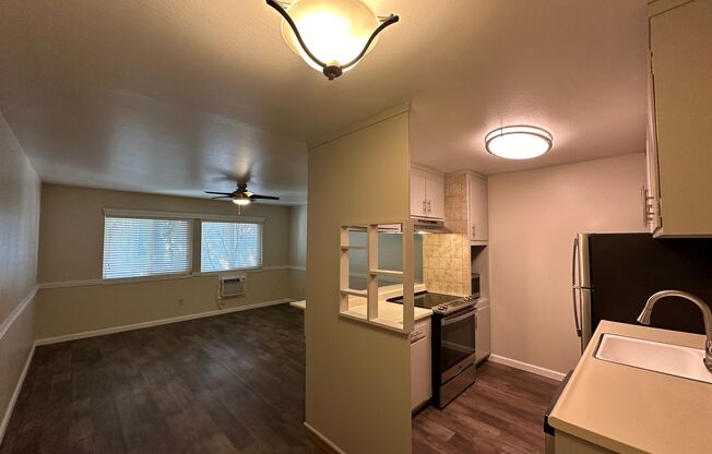 1 bed, 1 bath, $1,600, Unit 12