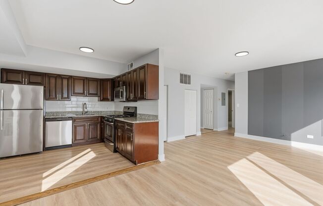 2 beds, 2 baths, 900 sqft, $2,550, Unit 512