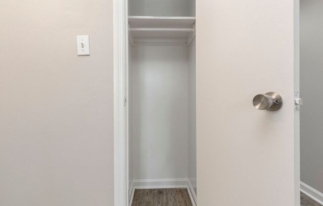 1 bed, 1 bath, $850, Unit 213