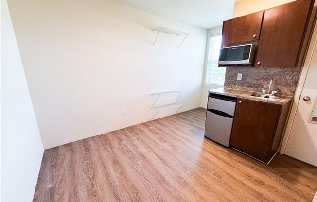 Studio, 1 bath, 154 sqft, $1,195, Unit 357