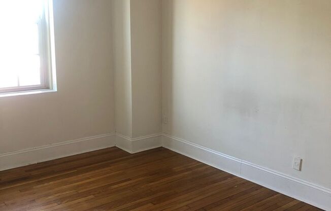 1 bed, 1 bath, $1,350