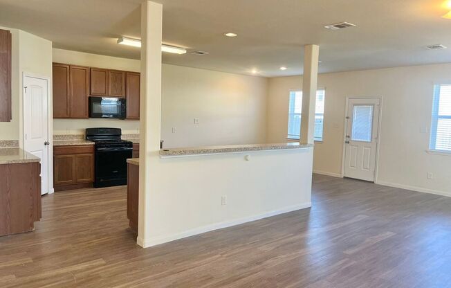 4B2.5B Move-in Ready Home close to TX-8 in Harris County!