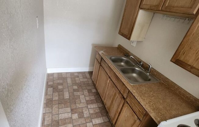 Newly Renovated Studio Apartment – Prime Location Near Downtown