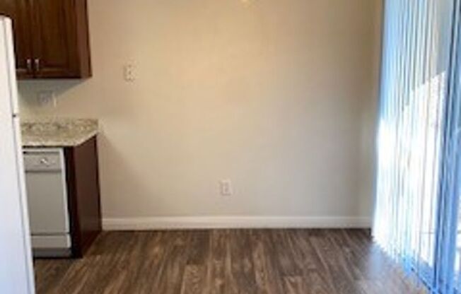 2 beds, 1 bath, $2,100, Unit 15