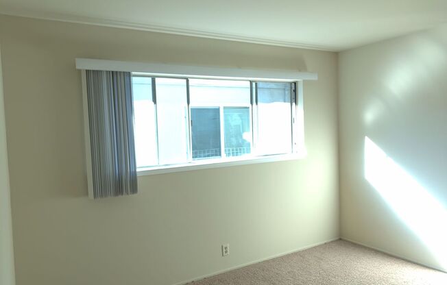 2 beds, 1 bath, $2,850, Unit 7