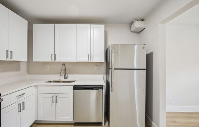 3 beds, 2 baths, 1,000 sqft, $2,111