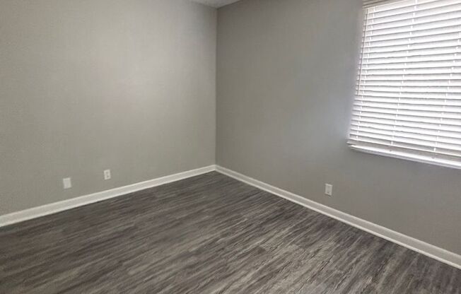 3 beds, 2 baths, 1,230 sqft, $975