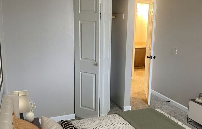 3 beds, 1.5 baths, 1,100 sqft, $1,575, Unit B04