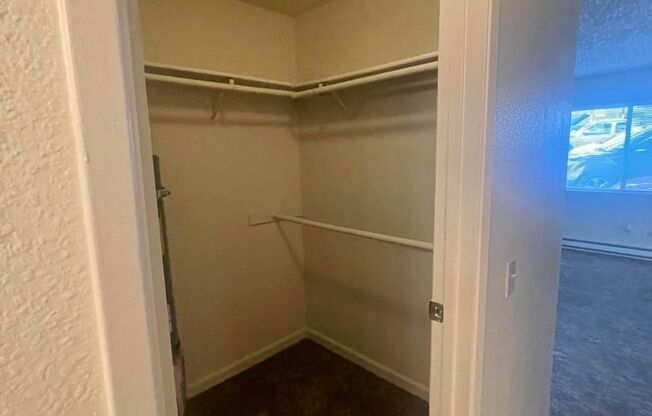 MOVE IN READY  2 bed / 2 Bath near UNR!