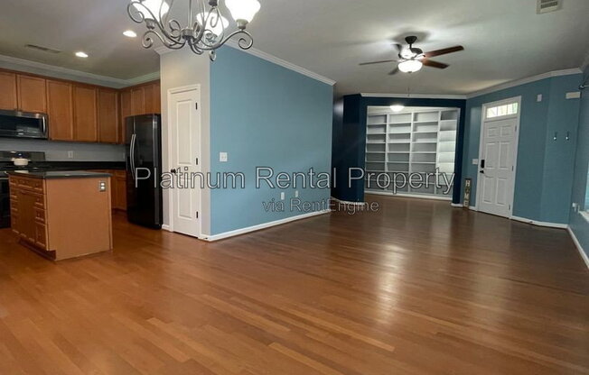 3 beds, 2.5 baths, 2,069 sqft, $2,095, Unit 10